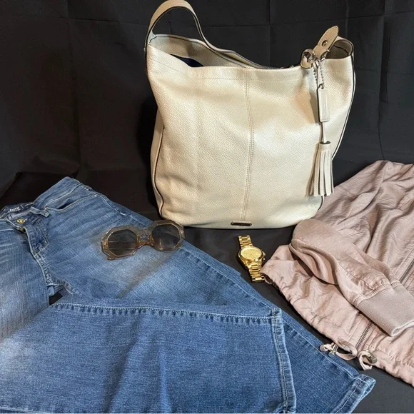 Coach Elegant Cream Leather Tote Bag - Picture 5 of 10